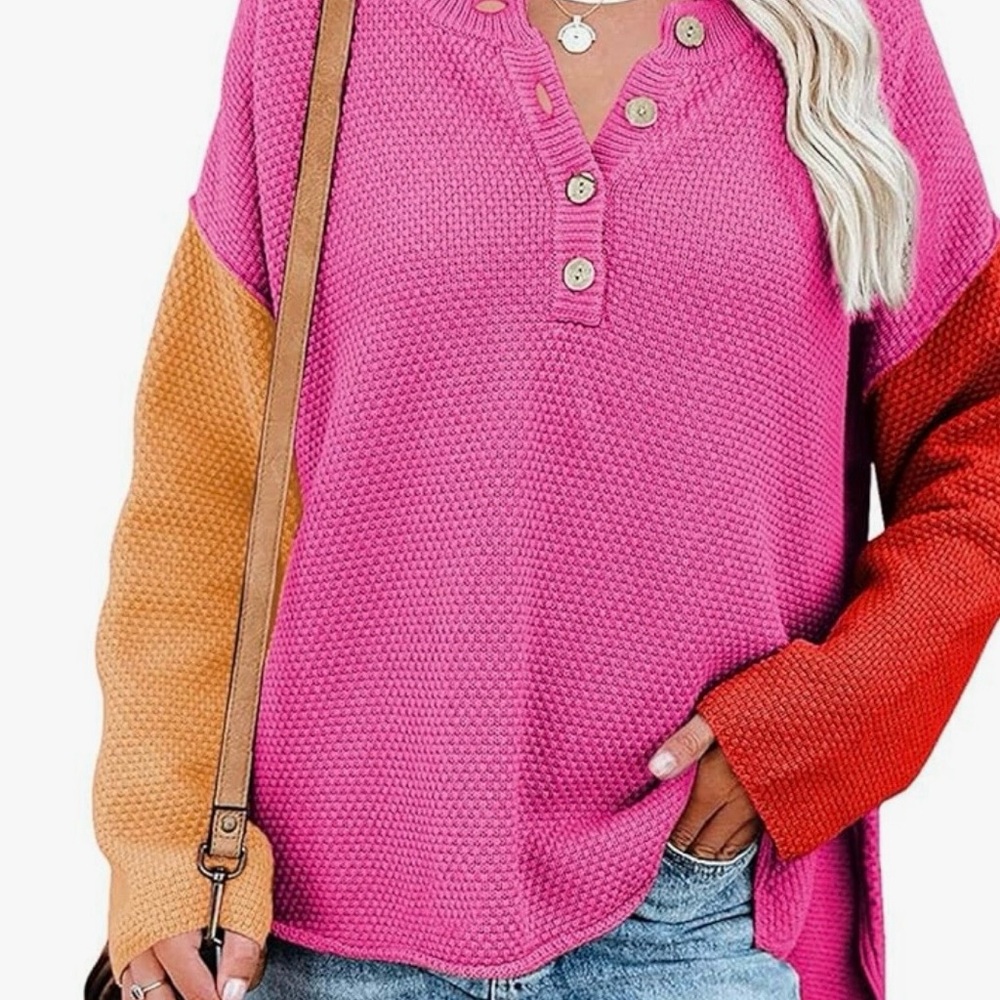 Medium long sleeve with buttons.